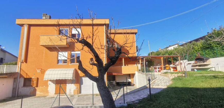 Three-family villa “Il Limone”