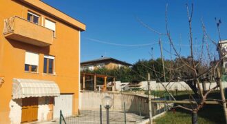 Three-family villa “Il Limone”