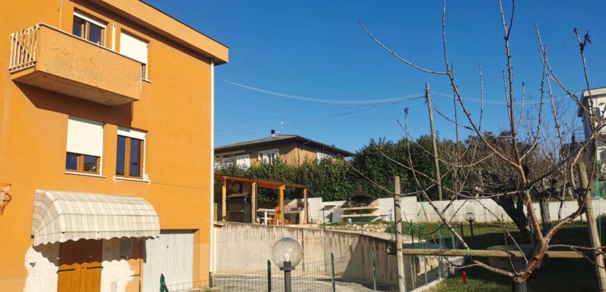 Three-family villa “Il Limone”